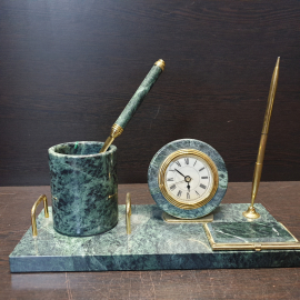 Настольный набор из мрамора, подставка с часами, ручка, нож для писем. Тайвань